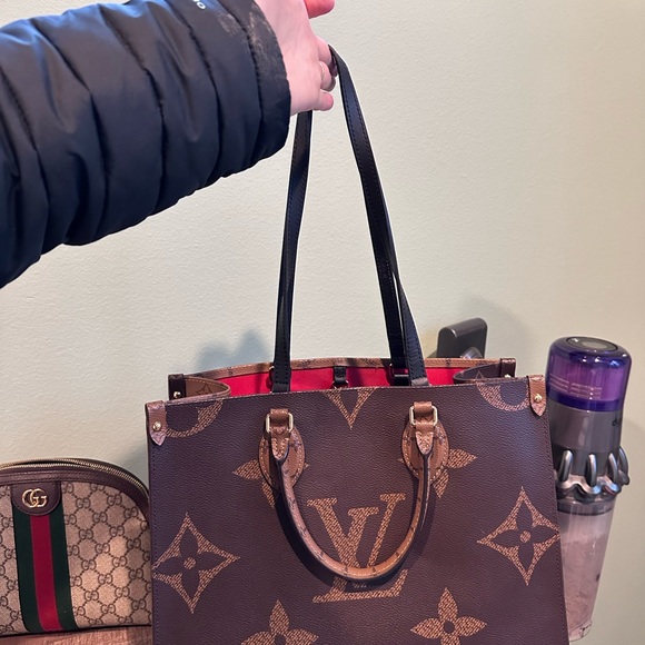Louis Vuitton MM Monogram Tote - Picture 8 of 10